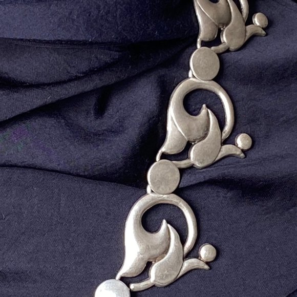 Floral Nouveau Inspired Silverplate Necklace - Picture 4 of 4
